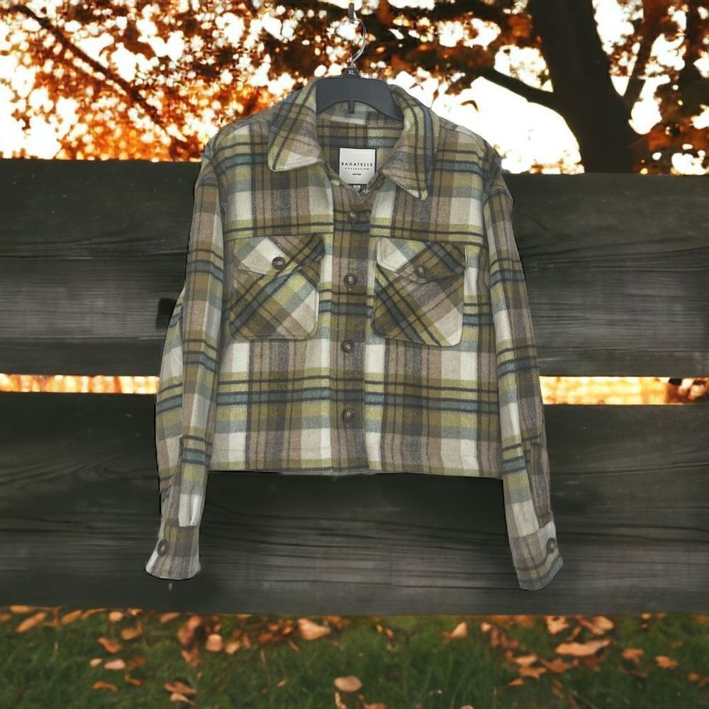 Bagatelle Women's Plaid Oversized Cropped Fleece Jacket Shacket Size XL New